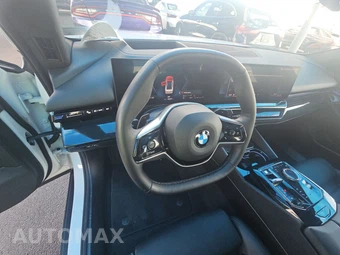 2026 BMW 5 Series Sedan 530i xDrive - miniatura 11