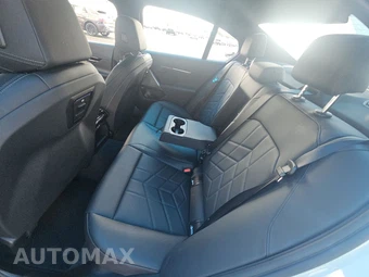 2026 BMW 5 Series Sedan 530i xDrive - miniatura 13