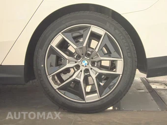 2026 BMW 5 Series Sedan 530i xDrive - miniatura 12