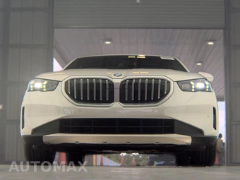 2026 BMW 5 Series Sedan 530i xDrive - miniatura 3