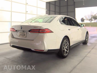 2026 BMW 5 Series Sedan 530i xDrive - miniatura 5