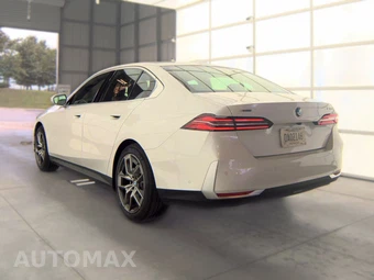 2026 BMW 5 Series Sedan 530i xDrive - miniatura 8