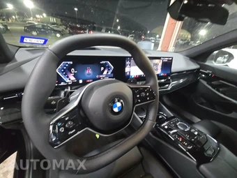 2026 BMW 5 Series Sedan 530i xDrive - miniatura 11