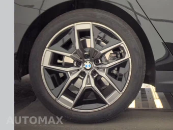 2026 BMW 5 Series Sedan 530i xDrive - miniatura 11
