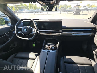 2026 BMW 5 Series Sedan 530i xDrive - miniatura 17
