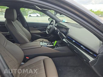 2026 BMW 5 Series Sedan 530i xDrive - miniatura 8