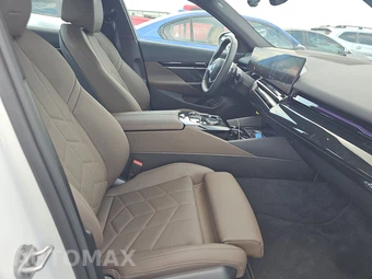 2026 BMW 5 Series Sedan 530i xDrive - miniatura 14