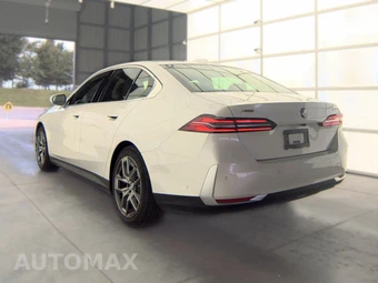2026 BMW 5 Series Sedan 530i xDrive - miniatura 8