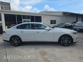 2026 BMW 5 Series Sedan 530i xDrive - miniatura 4