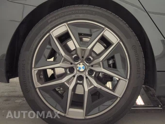 2026 BMW 5 Series Sedan 530i xDrive - miniatura 11