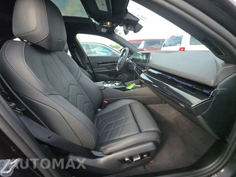 2026 BMW 5 Series Sedan 530i xDrive - miniatura 14