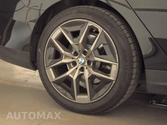 2026 BMW 5 Series Sedan 530i xDrive - miniatura 11