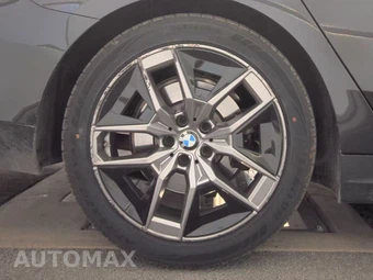 2026 BMW 5 Series Sedan 530i xDrive - miniatura 11