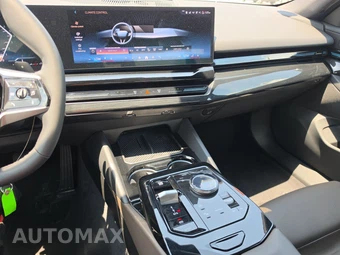 2026 BMW 5 Series Sedan 530i xDrive - miniatura 17