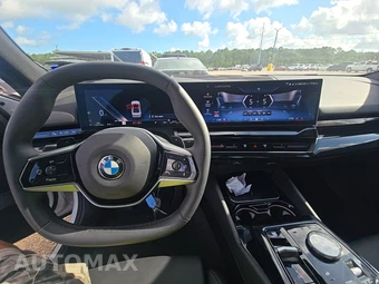 2026 BMW 5 Series Sedan 530i xDrive - miniatura 11