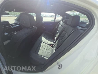 2026 BMW 5 Series Sedan 530i xDrive - miniatura 13