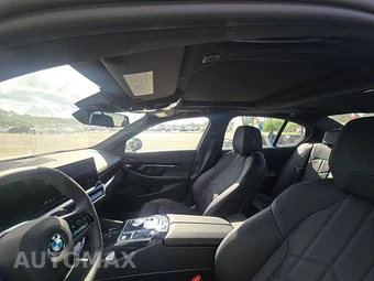 2026 BMW 5 Series Sedan 530i xDrive - miniatura 14