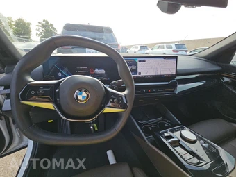 2026 BMW 5 Series Sedan 530i xDrive - miniatura 11