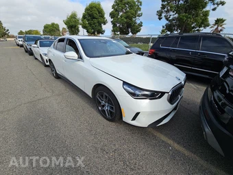 2026 BMW 5 Series Sedan 530i xDrive - miniatura 3
