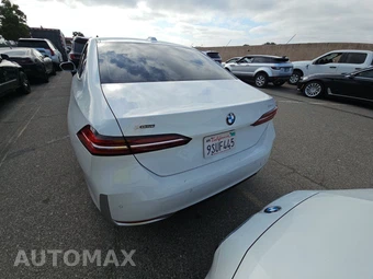 2026 BMW 5 Series Sedan 530i xDrive - miniatura 5