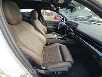2026 BMW 5 Series Sedan 530i xDrive - miniatura 8