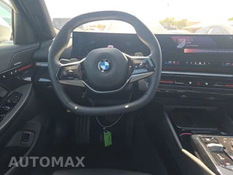 2026 BMW 5 Series Sedan 530i xDrive - miniatura 16