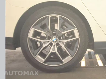 2026 BMW 5 Series Sedan 530i xDrive - miniatura 11