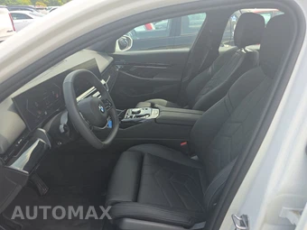 2026 BMW 5 Series Sedan 530i xDrive - miniatura 13