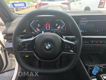 2026 BMW 5 Series Sedan 530i xDrive - miniatura 16