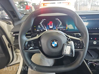 2026 BMW 5 Series Sedan 530i xDrive - miniatura 16