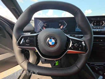 2026 BMW 5 Series Sedan 530i xDrive - miniatura 16