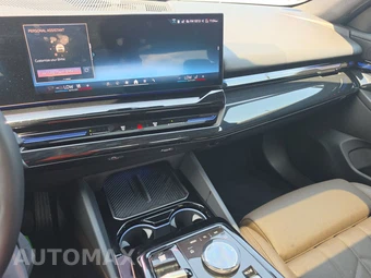 2026 BMW 5 Series Sedan 530i xDrive - miniatura 17