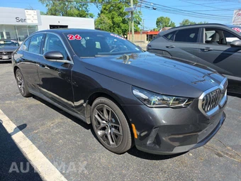 2026 BMW 5 Series Sedan 530i xDrive - miniatura 4