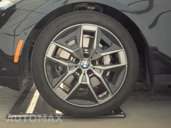 2026 BMW 5 Series Sedan 530i xDrive - miniatura 9