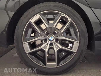 2026 BMW 5 Series Sedan 530i xDrive - miniatura 11
