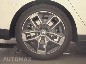 2026 BMW 5 Series Sedan 530i xDrive - miniatura 11