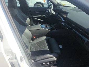 2026 BMW 5 Series Sedan 530i xDrive - miniatura 14