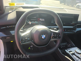 2026 BMW 5 Series Sedan 530i xDrive - miniatura 16