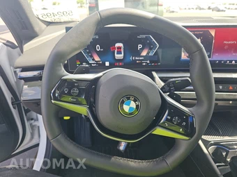 2026 BMW 5 Series Sedan 530i xDrive - miniatura 10