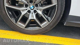 2026 BMW 5 Series Sedan 530i xDrive - miniatura 22