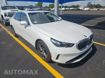 2026 BMW 5 Series Sedan 530i xDrive - miniatura 3