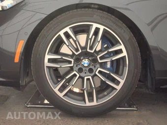 2026 BMW 5 Series Sedan 540i xDrive M SPORT LINE - miniatura 9
