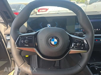 2026 BMW 5 Series Sedan 540i xDrive - miniatura 10