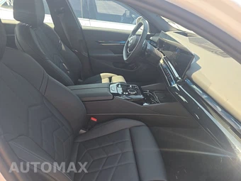 2026 BMW 5 Series Sedan 540i xDrive - miniatura 8