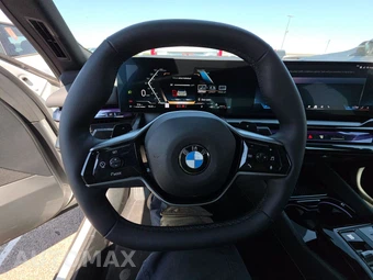 2026 BMW 5 Series Sedan 540i xDrive - miniatura 16