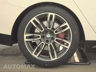 2026 BMW 5 Series Sedan 540i xDrive - miniatura 11