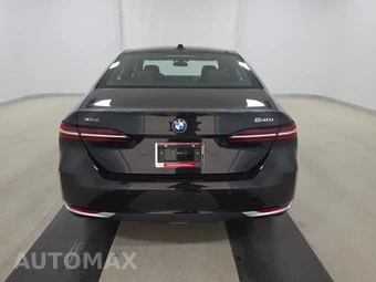 2026 BMW 5 Series Sedan 540i xDrive - miniatura 5