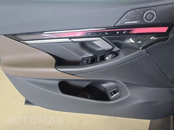 2026 BMW 5 Series Sedan 540i xDrive - miniatura 9