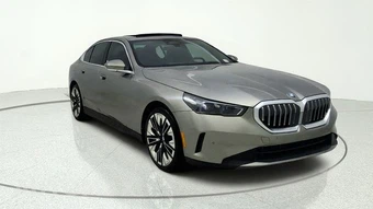 2026 BMW 5 Series Sedan 540i xDrive - miniatura 2