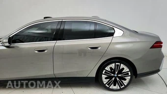 2026 BMW 5 Series Sedan 540i xDrive - miniatura 24